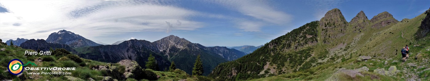 29 In salita da Monte Campo verso i Tre Pizzi.jpg